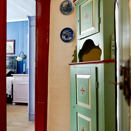 Historic Merchant's House From 1645 In