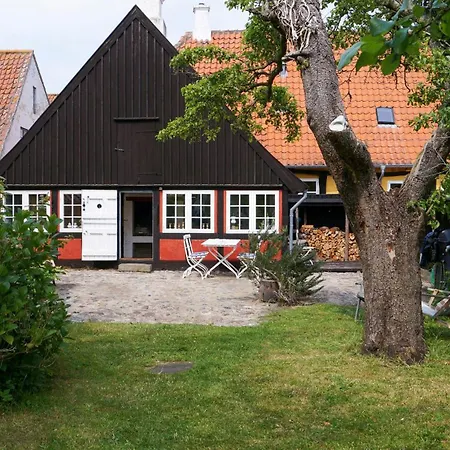 Historic Merchant's House From 1645 In *